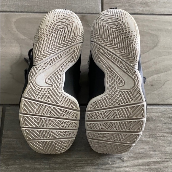 Little Boys Nike Hightop Basketball Shoes - Picture 7 of 9